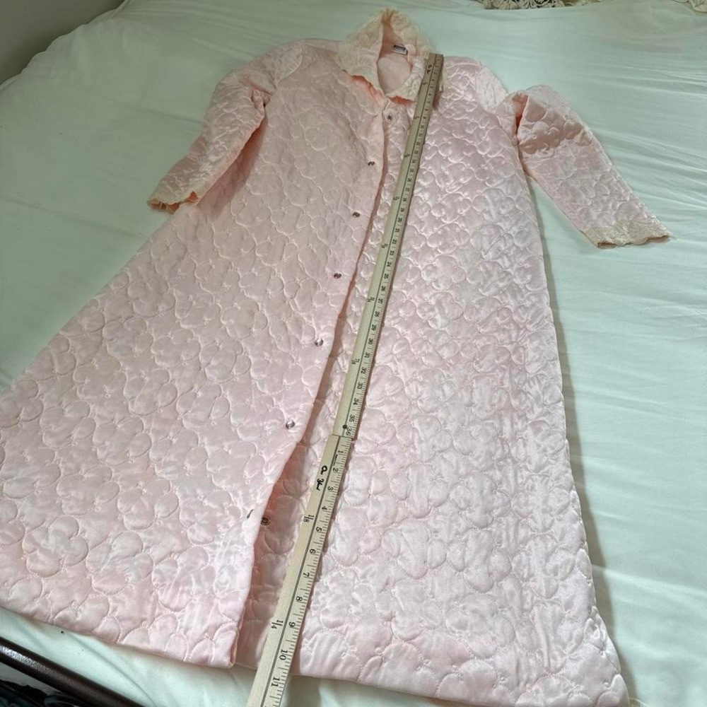 housecoat 70s Montgomery Ward pastel pink quilted housecoat snap - Picture 3 of 6
